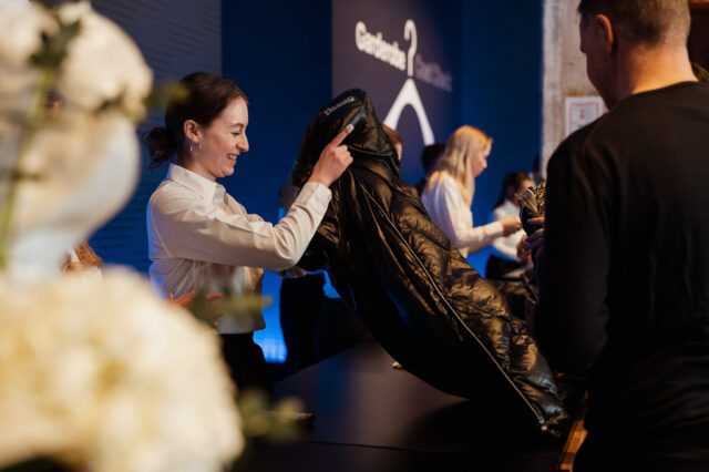 Hostess tw230228 0856